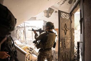 תיעוד מפעילות כוחות צנחנים ברצועת עזה והיתקלות עם חוליית מחבלים