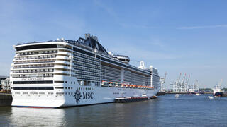 Круизный лайнер MSC Cruises в Гамбурге 
