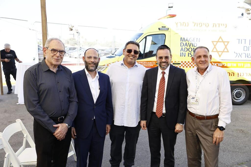 בתמונה מנכל אסותא אשדוד דוקטור ארז בירנבוים שר הבריאות אריאל בוסו  איש עסקים והתורם מר צחי אבו הרב יוסי ערבליך יושב ראש למענכם נשיא ארגון למענכם פרופסור יוסף פרס