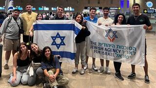 שליחי הסוכנות היהודית יוצאים למחנות הקיץ