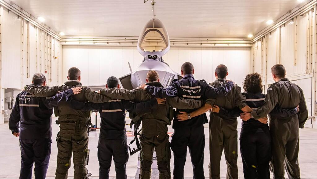 תיעודים מהתקיפה הראשונה שביצע חיל האוויר בנמל חודיידה שבתימן