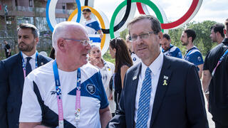 הנשיא הרצוג והספורטאים בכפר האולימפי