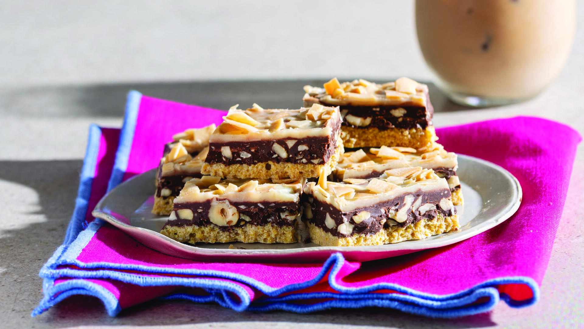 ריבועי קורנפלקס עם טחינה ושוקולד 