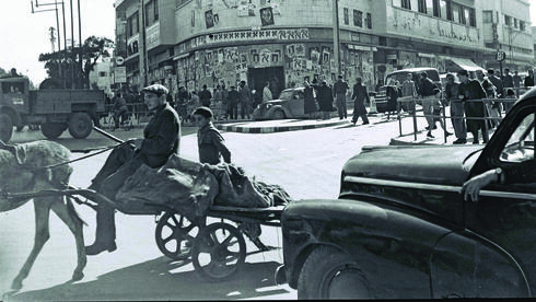 עגלה עם סוסה, תל־אביב 1949