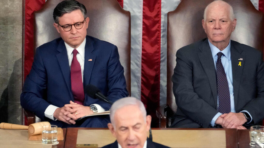 Speaker Mike Jonson and Senator Ben Cardin during Netanyahu's address to Congress (Photo: Kent Nishimura / Getty Images) בנימין נתניהו ראש הממשלה בנאום בקונגרס