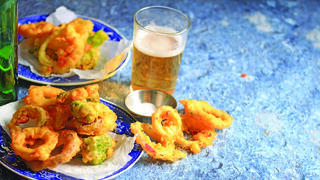  טבעות בצל בבלילת בירה