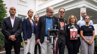 ראש הממשלה בנימין נתניהו ונשיא ארצות-הברית ג׳ו ביידן מקיימים כעת פגישה עם משפחות החטופים