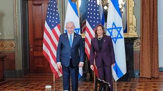 סגנית הנשיא קמאלה האריס וראש ממשלת ישראל בנימין נתניהו בלשכת הטקסים של סגן הנשיא במתחם הבית הלבן בוושינגטון