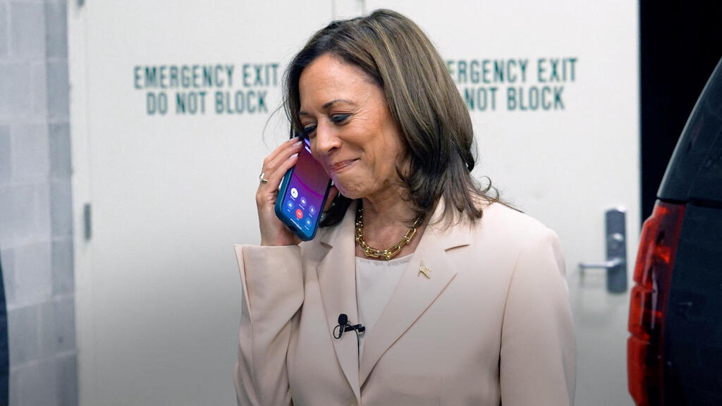 Vice President Kamala Harris takes a call from former president Barak Obama and his wife, endorsing her run for president 