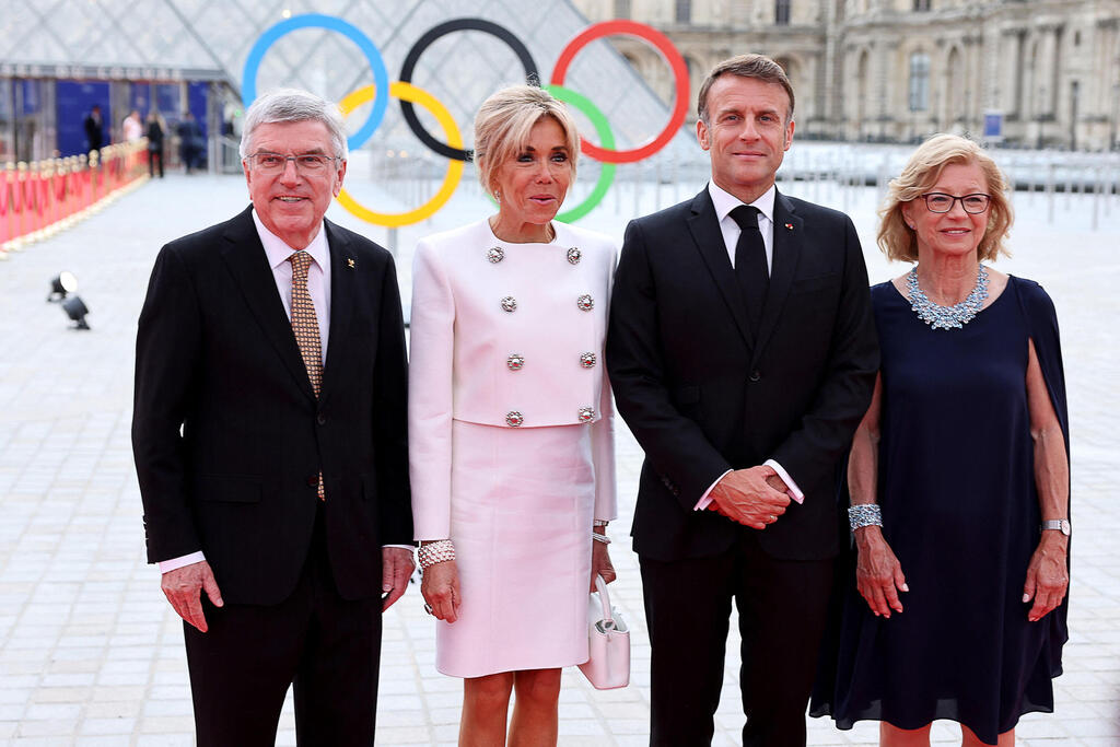 President of the International Olympic Committee (IOC) Thomas Bach (L), wife wife Claudia Bach, French President Emmanuel Macron (2nd R) and his wife Brigitte Macron 