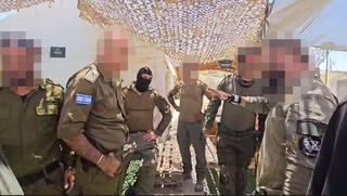תיעוד מפשיטת המשטרה הצבאית על מתקן הכליאה בשדה תימן