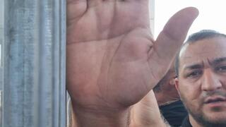 אילנה קוריאל הותקפה במהלך מחאה נגד פשיטת המשטרה הצבאית על מתקן הכליאה בשדה תימן