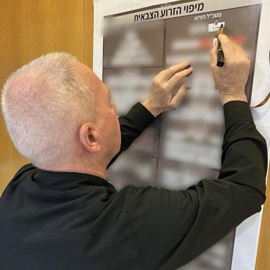גלנט מסמן X על מוחמד דף
