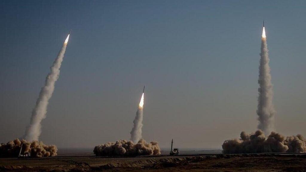 מוחמד מראנדי, יועץ תקשורת איראני בציוץ: תעזבו. זה מגיע. Leave. It's coming