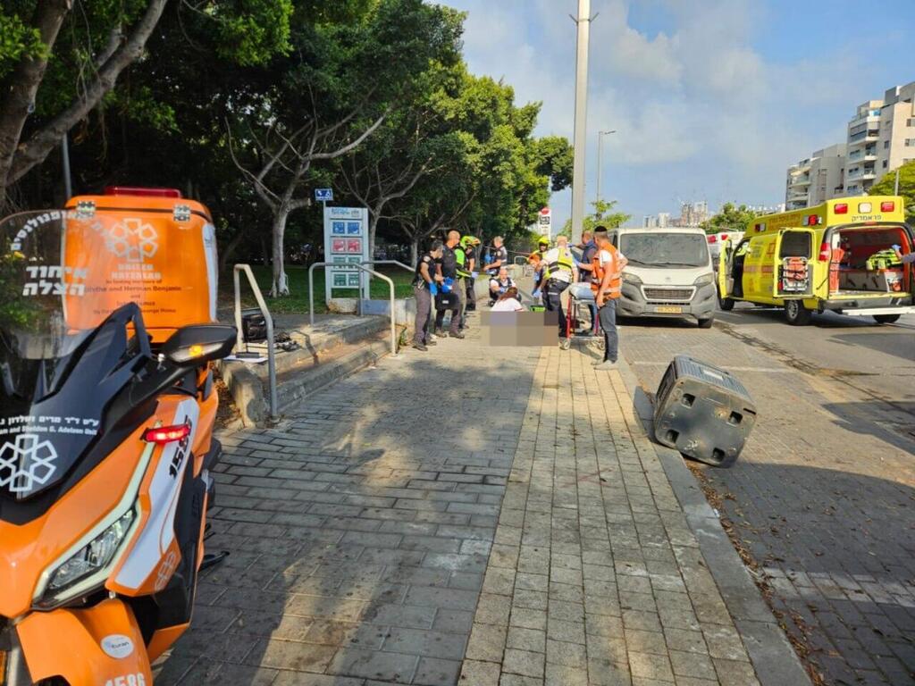 זירת אירוע הדקירה ברחוב משה דיין בחולון