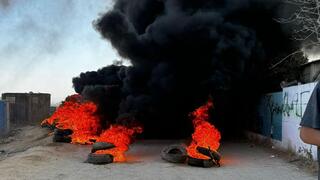 תושבים בדואים מבעירים צמיגים במחאה על כוונה להרוס בית במקום