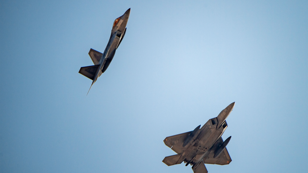 מטוסי קרה F-22  של חיל האוויר האמריקני הגיעו לאזור האחריות של פיקוד מרכז 