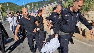 המשטרה עצרה צעיר בחשד לעבירות בקטינים