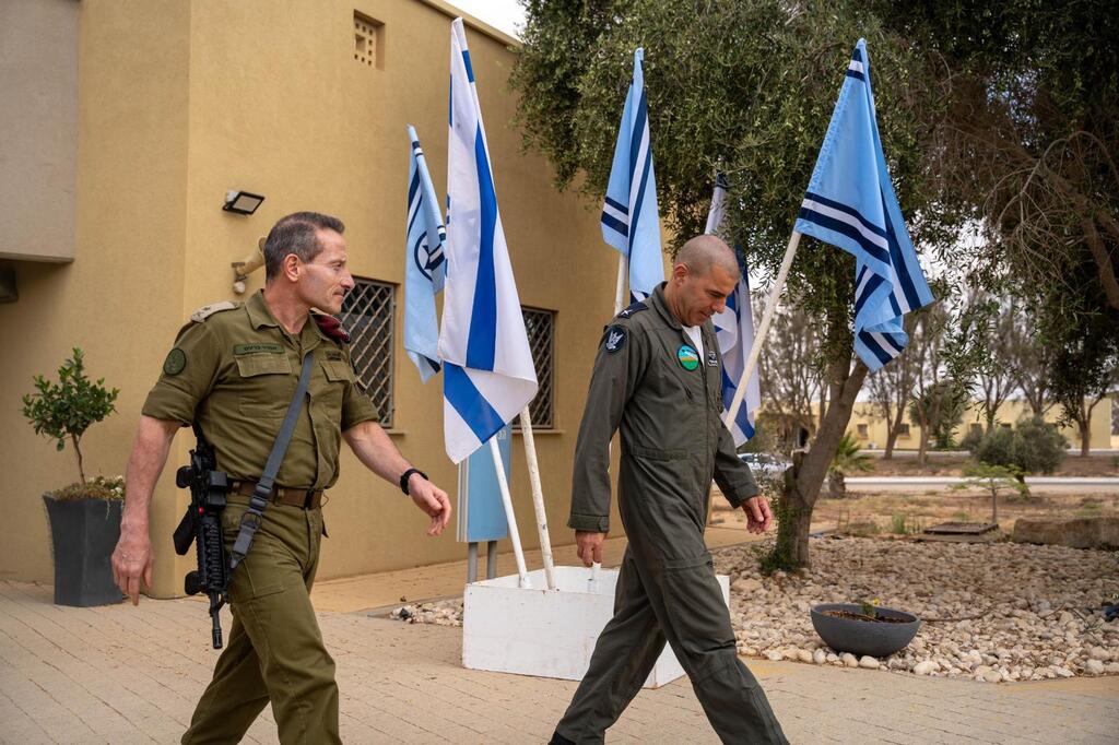 סגן ראש המטה הכללי, אלוף אמיר ברעם, ביקר בבסיס חיל האוויר "נבטים" עם מפקד הבסיס, תת-אלוף יותם סיגלר