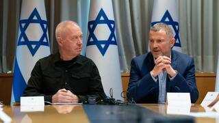 שר הביטחון יואב גלנט בסקירה ביטחונית לועדת חוץ וביטחון, בראשות ח״כ יולי אדלשטיין