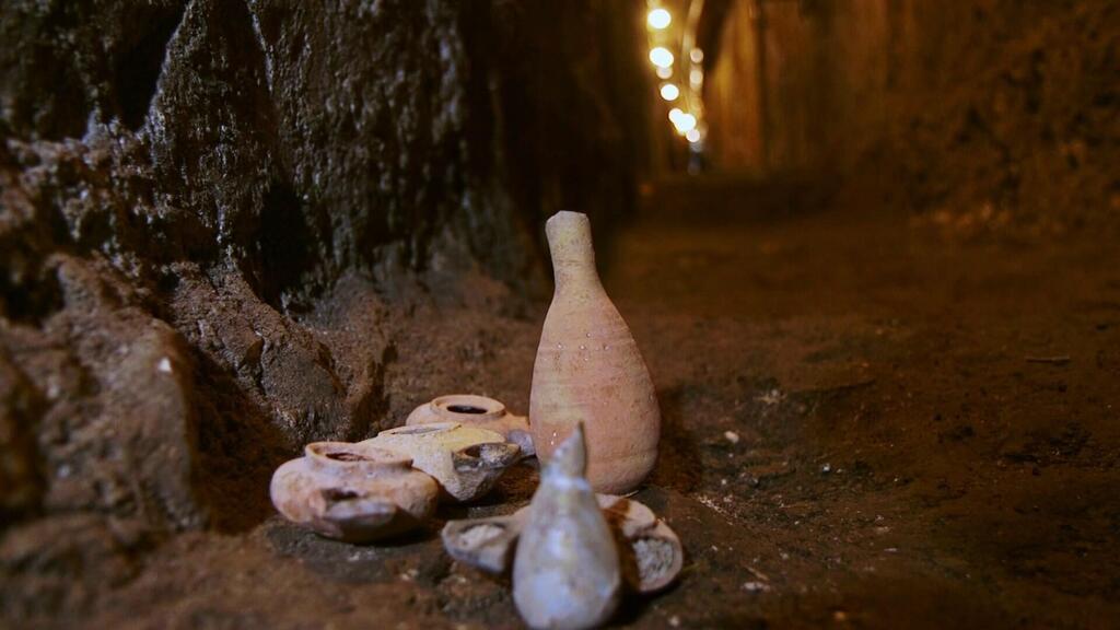 Antiquities found in the channel under Jerusalem (Photo: Israel Antiquities Authority) ממצאים שהתגלו בתעלת הניקוז
