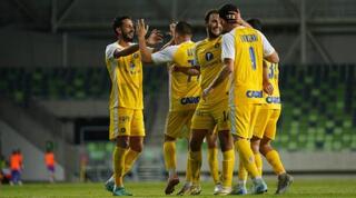 שחקני מכבי תל אביב חוגגים