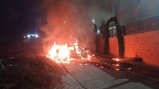צעירים קיצוניים יהודים נכנסו לכפר ג'ת והציתו רכבים