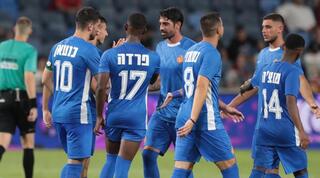 שחקני מ.ס אשדוד חוגגים