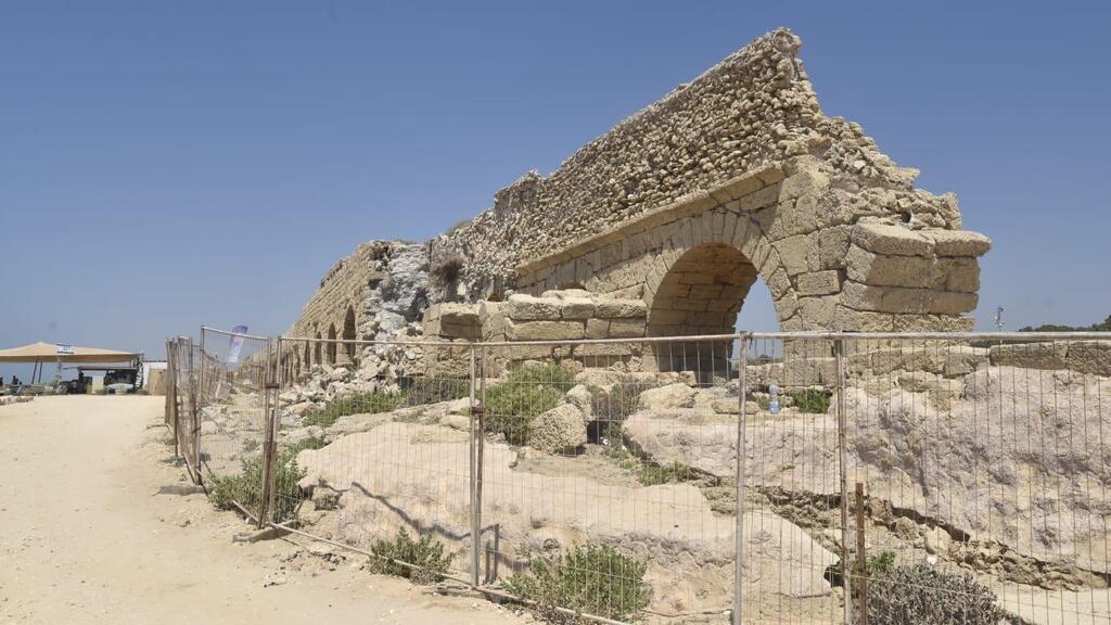 הקריסה באמת המים בקיסריה