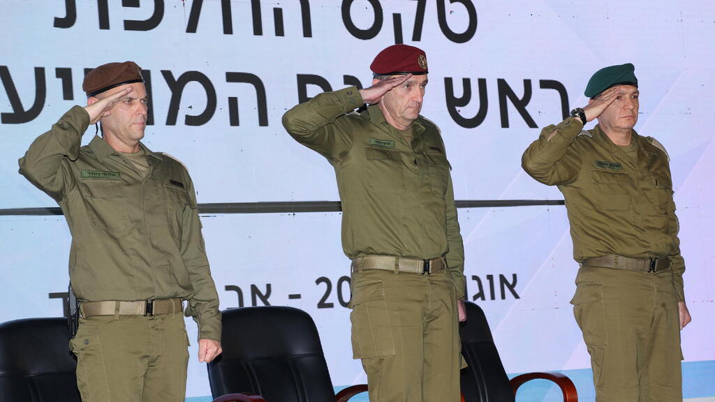 הרמטכ"ל הרצי הלוי, אהרון חליווה ראש אמ"ן היוצא ושלומי בינדר ראש אמ"ן הנכנס בטקס חילופי מפקד ראש אמ"ן