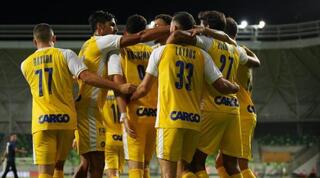 שחקני מכבי תל אביב חוגגים