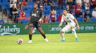 מאיימבו מוסרה אחורה