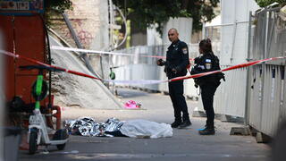 הזירה בה התרחשה הקטטה בת"א - בה נמצאו שני גברים ללא סימני חיים