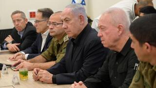  ראש הממשלה בנימין נתניהו ושר הביטחון יואב גלנט מנהלים את האירוע בבור בקריה