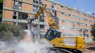 הריסת מבנים ישנים ברחוב בר יוחאי בירושלים בפרויקט פינוי בינוי