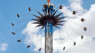 מתקן Supergirl Sky Flight בסיקס פלאגס מקסיקו סיטי