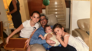 דוד קצ'קו קציר ז"ל עם נכדיו