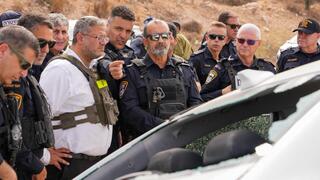 איתמר בן גביר, עוזי לוי ודניאל לוי בזירת הפיגוע בתרקומיא