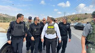 איתמר בן גביר ודניאל לוי בזירת הפיגוע בתרקומיא