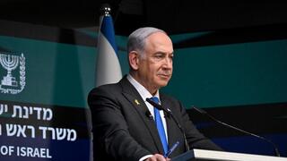 בנימין נתניהו עם המצגת מפת ציר פילדלפי