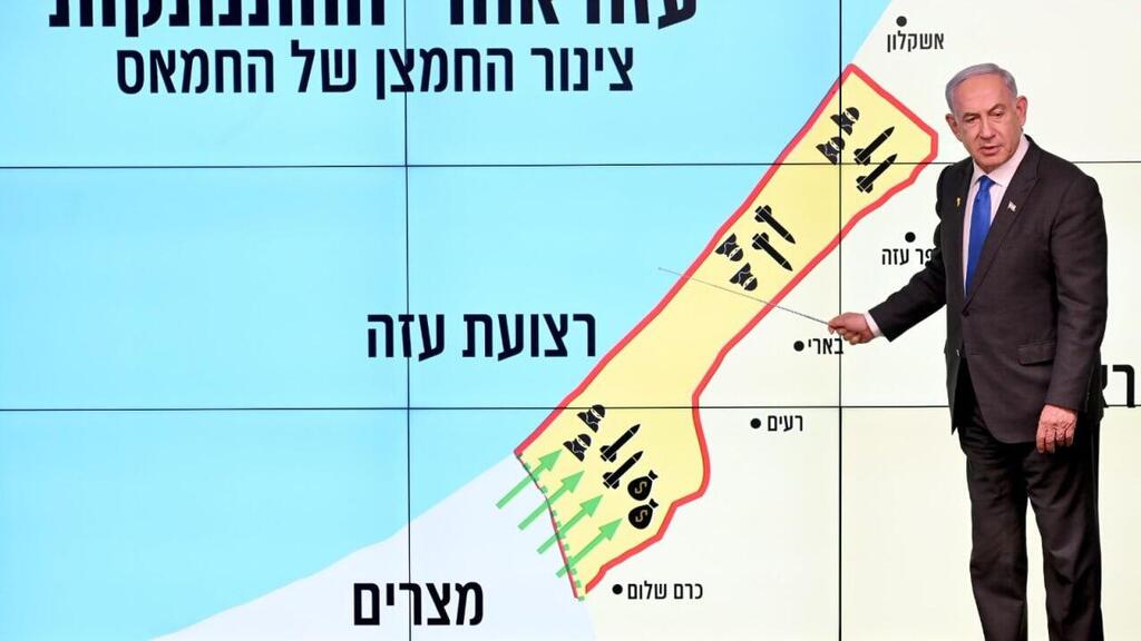 בנימין נתניהו עם המצגת מפת ציר פילדלפי