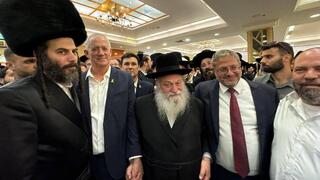 בני גנץ ואיתמר בן גביר בחתונת בתו של מוטי בבצ'יק בירושלים