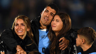 סוארס לא יכול לעצור את הדמעות