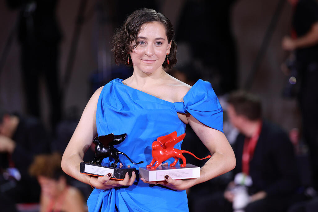 Sarah Friedland poses with her awards for Best Director and the Lion of the Future Luigi de Laurentis Award for "Familiar" during the 81st Venice International Film Festival at Palazzo del Cinema 