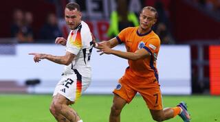 צ'אבי סימונס במאבק עם דויד ראום