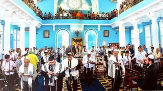 מתפללים בבית הכנסת "שער השמיים", בלם, ברזיל