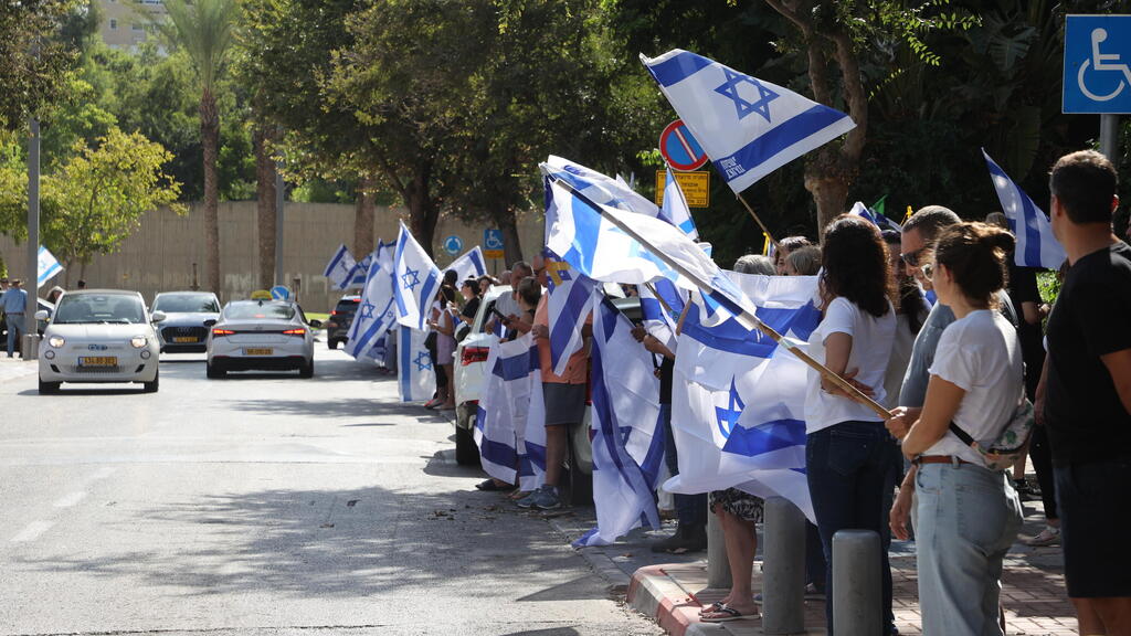 שרשרת דגלים לכבודו של רב סמל דניאל אלוש ז"ל