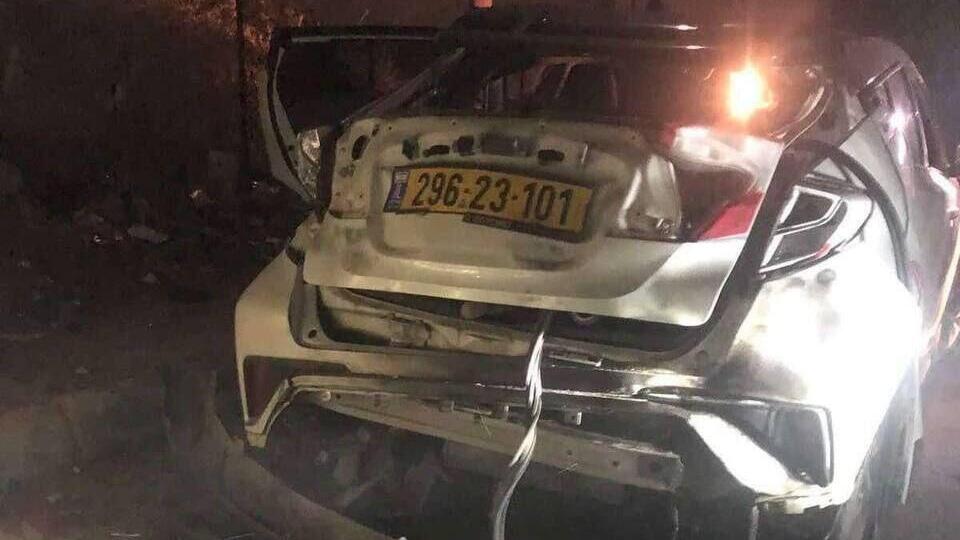 דיווח ערבי בעניין תקיפת רכב במחנה אלפארעה
