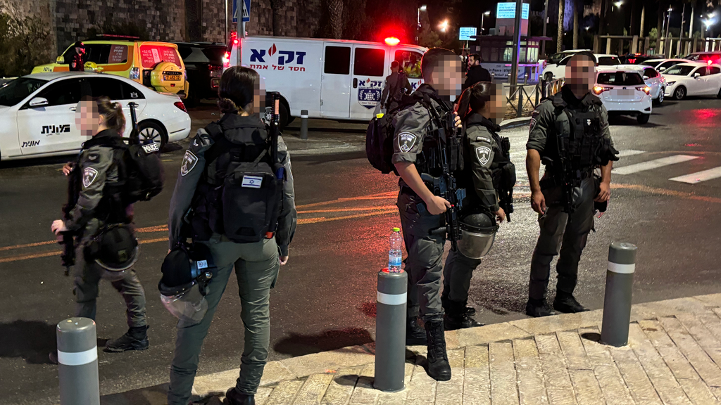 Aftermath of a Jerusalem stabbing attack (Photo: Gil Yohanan) תיעוד מזירת הפיגוע בשער שכם