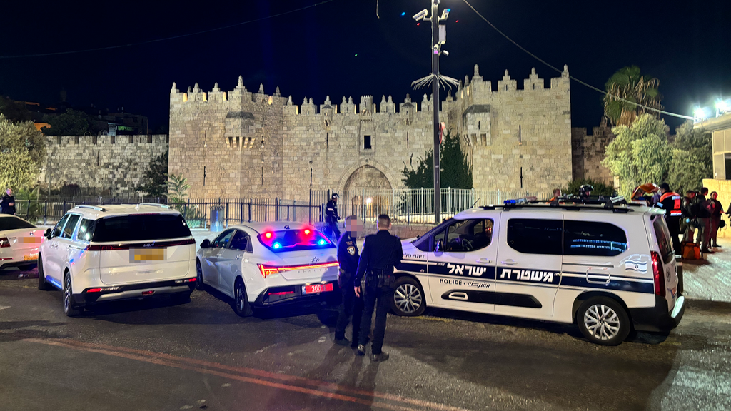 Aftermath of a Jerusalem stabbing attack (Photo: Gil Yohanan) תיעוד מזירת הפיגוע בשער שכם